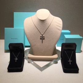 【TIFFANY】クロスネックレス｜KOMEHYO NOW